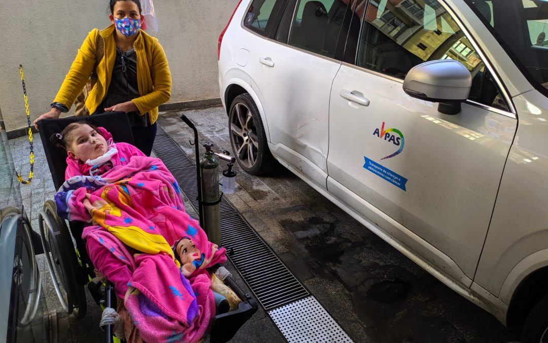 Portal Hospitais Brasil – Transportar crianças com câncer em precárias condições sociais aos locais de tratamentos e manter o atendimento em tempos de pandemia é ação de extrema urgência