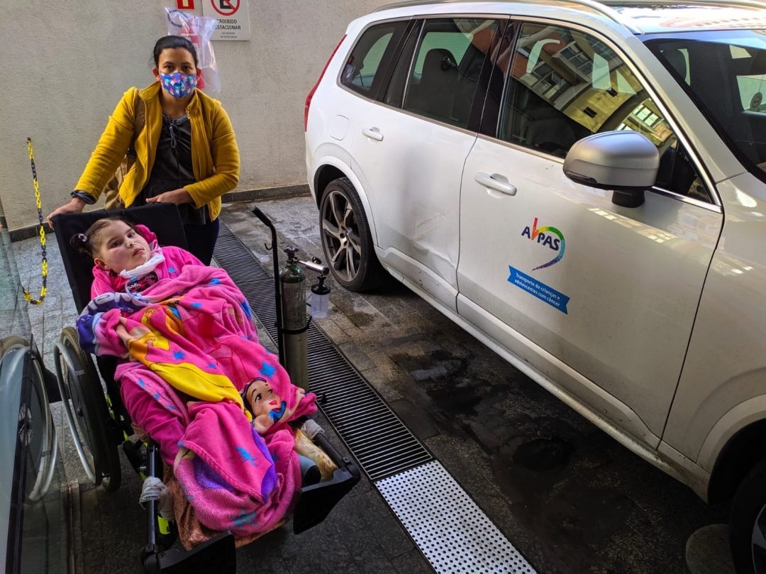 Portal Hospitais Brasil – Transportar crianças com câncer em precárias condições sociais aos locais de tratamentos e manter o atendimento em tempos de pandemia é ação de extrema urgência