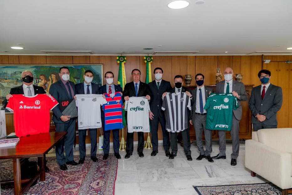 Estadão – Bolsonaro recebe presidentes de oito clubes da Série A em apoio à mudança da transmissão na TV